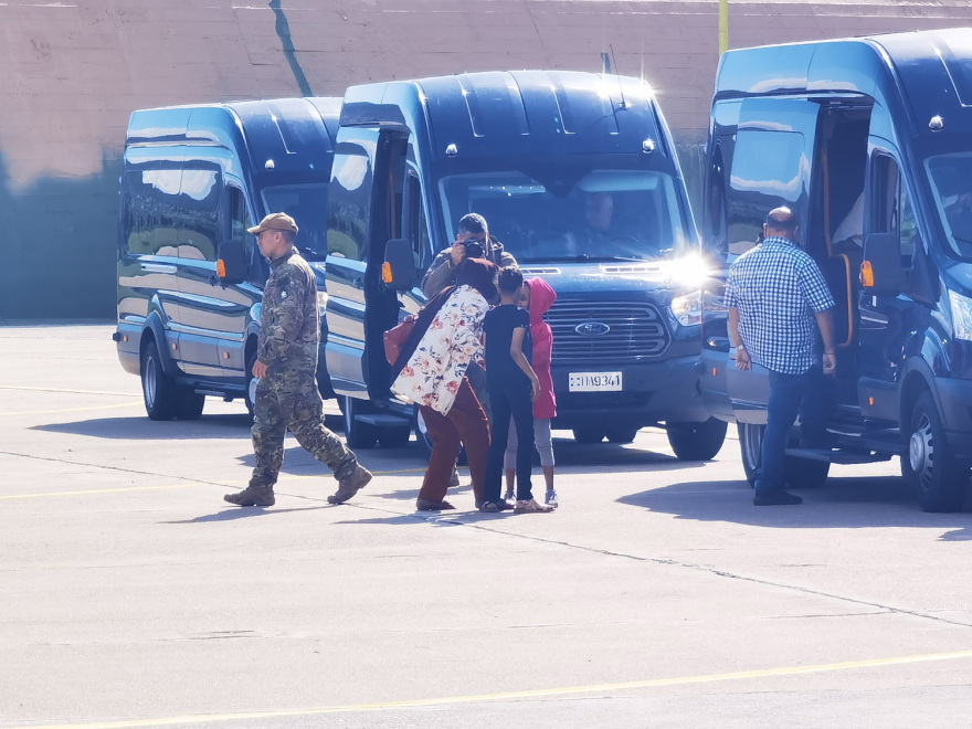 Σουδάν: Έλληνες, Κύπριοι, Ρουμάνοι και Φινλανδοί έφτασαν στην Τανάγρα με το C-27 (βίντεο + φωτογραφίες)