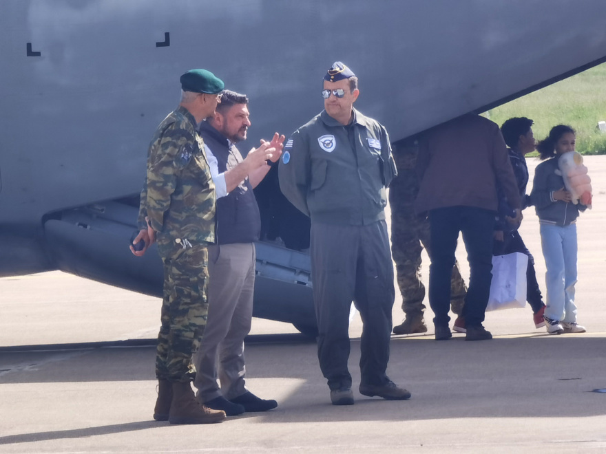 Σουδάν: Έλληνες, Κύπριοι, Ρουμάνοι και Φινλανδοί έφτασαν στην Τανάγρα με το C-27 (βίντεο + φωτογραφίες)