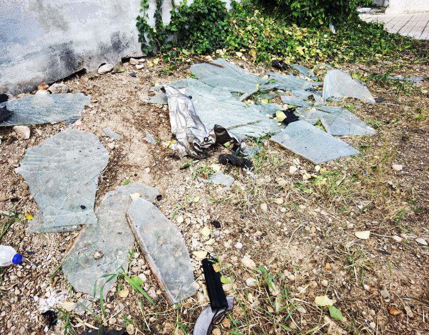 Ασπρόπυργος: Ανατίναξαν σταθμευμένο αυτοκίνητο σε κεντρικό δρόμο - Δείτε φωτογραφίες