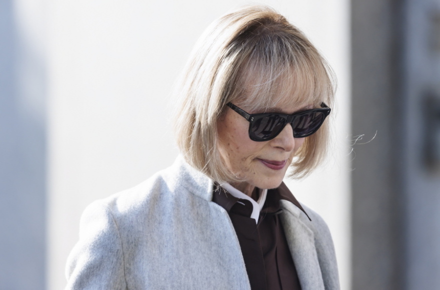 Δημοσιογράφος: Ο Τραμπ με βίασε - Τραμπ: Δεν είναι ο τύπος μου, λέει ψέματα