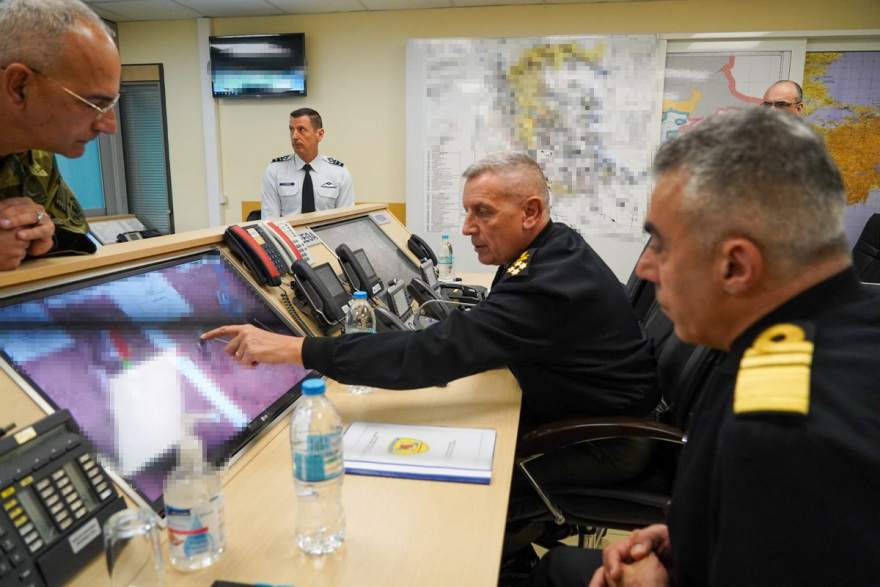 «Αρχηγέ μπορείς;» -  Πώς ο Μητσοτάκης έδωσε το OK στον Φλώρο για την πτήση του C-130 στο Σουδάν