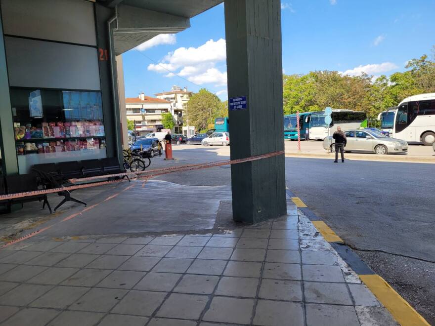 Λάρισα: Εκκενώθηκε ο σταθμός των ΚΤΕΛ μετά από τηλεφώνημα για βόμβα - Δείτε φωτογραφίες