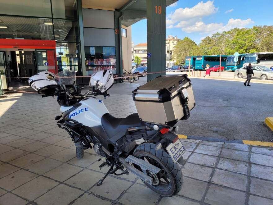 Λάρισα: Εκκενώθηκε ο σταθμός των ΚΤΕΛ μετά από τηλεφώνημα για βόμβα - Δείτε φωτογραφίες
