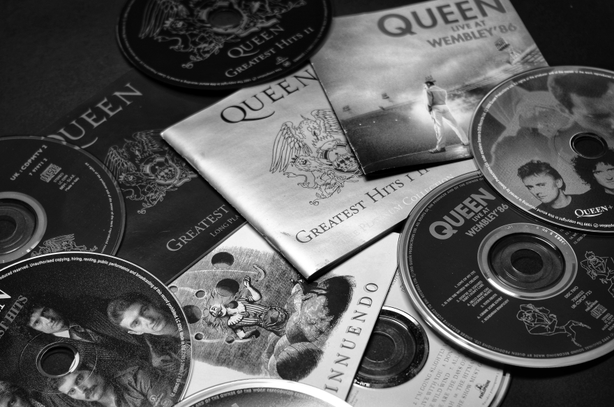 Φρέντι Μέρκιουρι: Σε δημοπρασία πολύτιμα αντικείμενα και έργα τέχνης από την κατοικία του