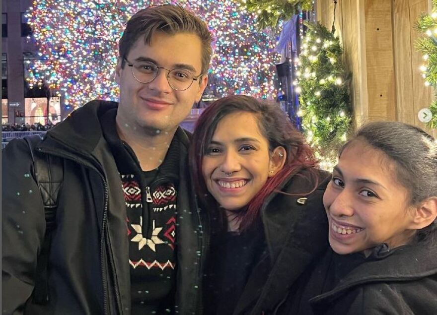 Σιαμαίες δίδυμες εξηγούν πώς «λειτουργεί» η προσωπική τους ζωή - H μία asexual, η άλλη με αγόρι 