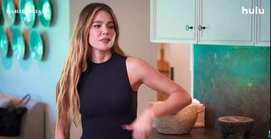 Κλόε Καρντάσιαν: Έδωσε φωτογραφίες από την τομή στο μάγουλό της - «Το μελάνωμα είναι θανατηφόρο»