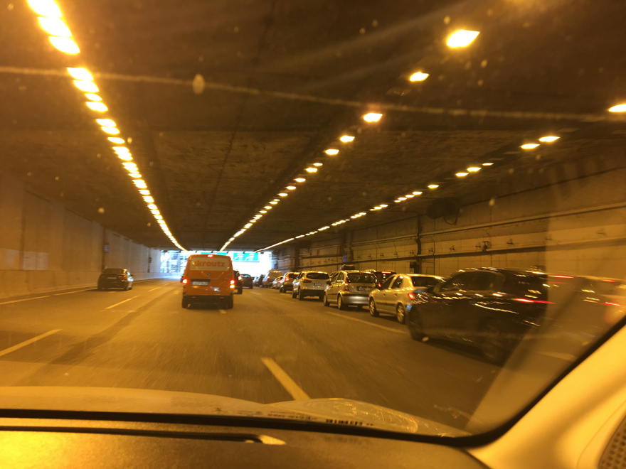 Κίνηση: Στο «κόκκινο» η Αττική Οδός λόγω καραμπόλας και εξόδου για το τριήμερο της Πρωτομαγιάς