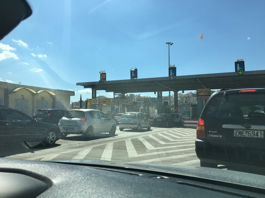 Κίνηση: Στο «κόκκινο» η Αττική Οδός λόγω καραμπόλας και εξόδου για το τριήμερο της Πρωτομαγιάς