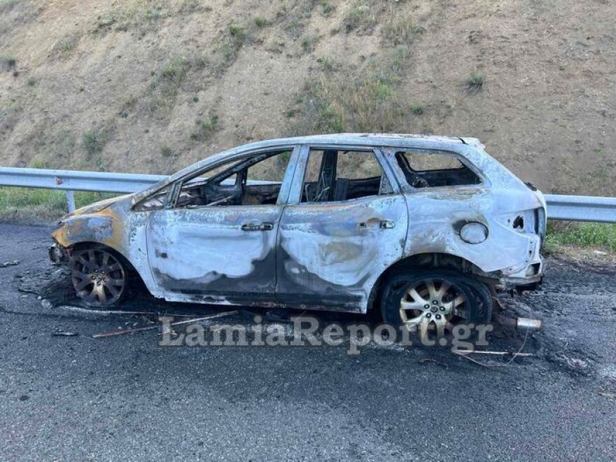 Φωτιά σε αυτοκίνητο με τρεις δημάρχους της Φθιώτιδας