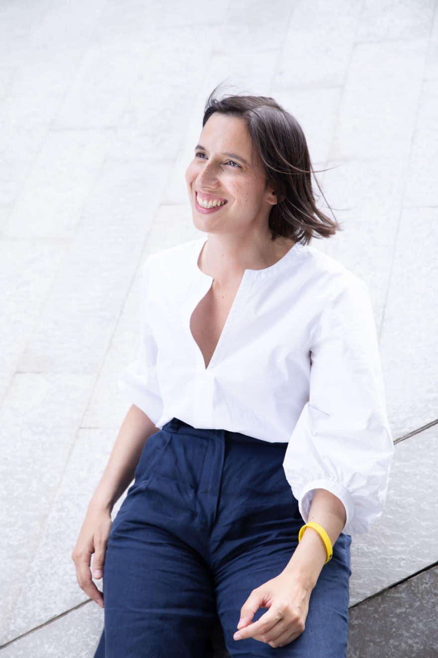 Ιταλία - Έλι Σλάιν: Αντιδράσεις για τη γραμματέα του Δημοκρατικού Κόμματος - Πληρώνει... ειδικό για να διαλέγει τα χρώματα στα ρούχα της