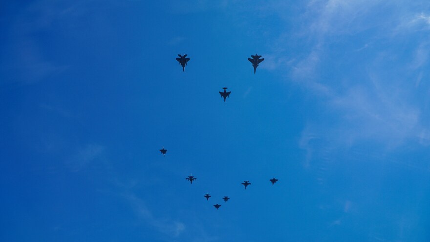 Ηνίοχος 2023: Εντυπωσιακό βίντεο με τα μαχητικά να πετούν πάνω από την Ακρόπολη