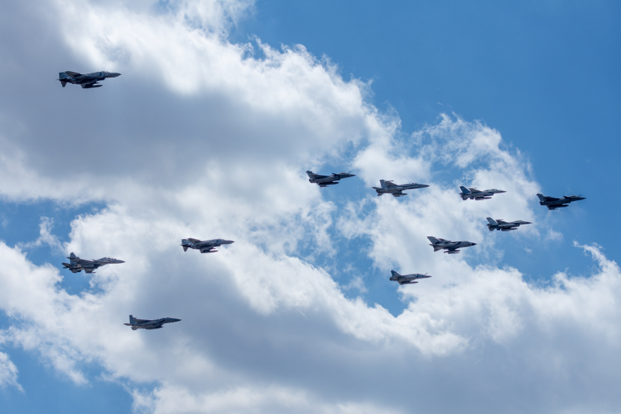 Ηνίοχος 2023: Εντυπωσιακό βίντεο με τα μαχητικά να πετούν πάνω από την Ακρόπολη