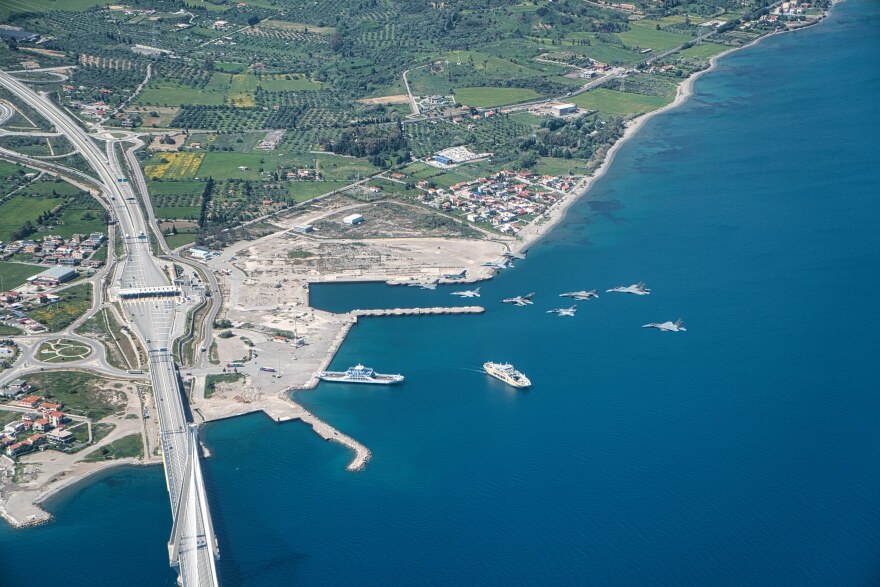 Ηνίοχος 2023: Εντυπωσιακό βίντεο με τα μαχητικά να πετούν πάνω από την Ακρόπολη