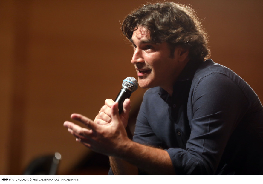 Ο Χριστόφορος Παπακαλιάτης για Maestro:  «Είναι ένα ερωτικό γράμμα προς την Ελλάδα» 