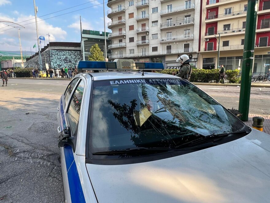 ΠΑΟ - ΑΕΚ: Επεισόδια οπαδών του Παναθηναϊκού με τα ΜΑΤ έξω από την Λεωφόρο 