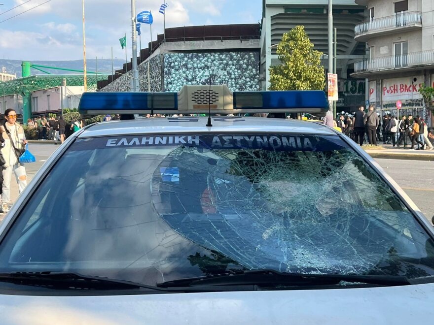 ΠΑΟ - ΑΕΚ: Επεισόδια οπαδών του Παναθηναϊκού με τα ΜΑΤ έξω από την Λεωφόρο 