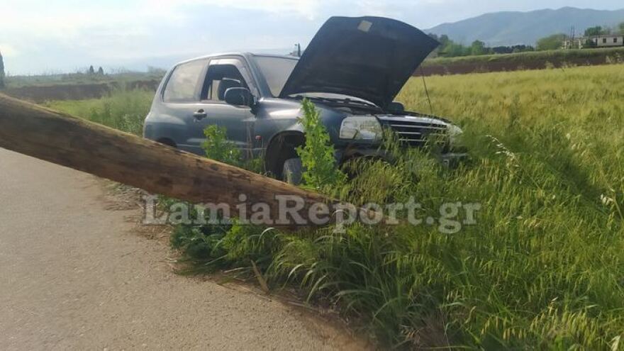 Σοβαρό τροχαίο στο Λιανοκλάδι: Αυτοκίνητο έπεσε πάνω σε κολόνα - Δείτε φωτογραφίες