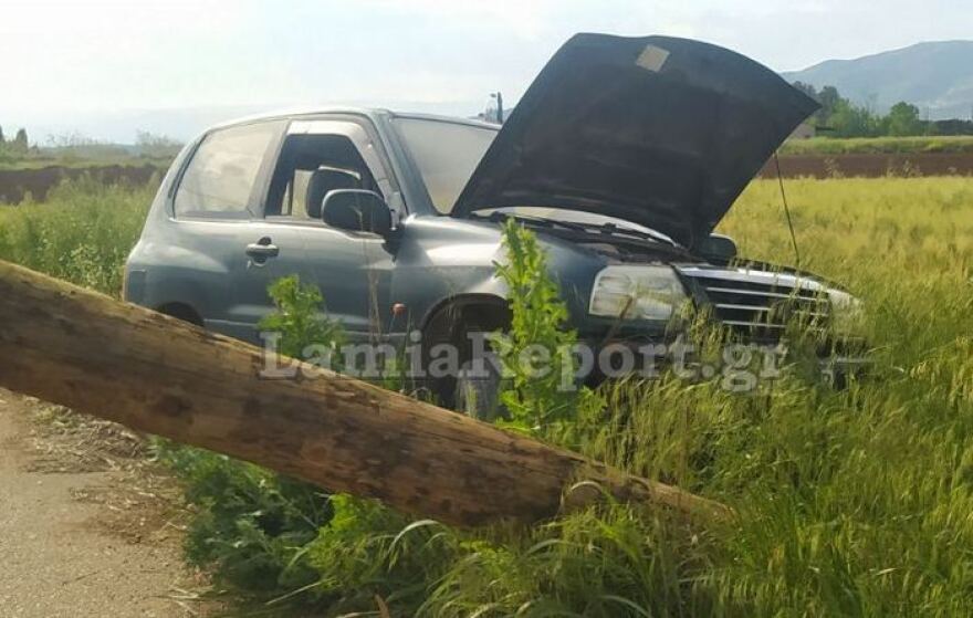 Σοβαρό τροχαίο στο Λιανοκλάδι: Αυτοκίνητο έπεσε πάνω σε κολόνα - Δείτε φωτογραφίες