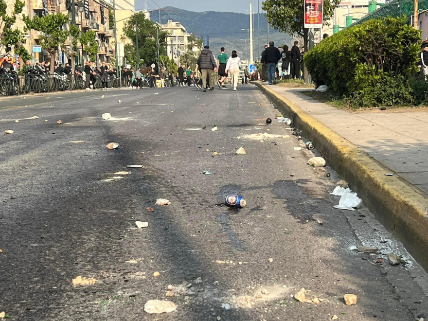 ΠΑΟ - ΑΕΚ: Επεισόδια οπαδών του Παναθηναϊκού με τα ΜΑΤ έξω από την Λεωφόρο 