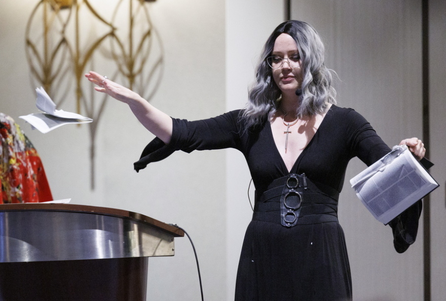 SatanCon: Σάλος στη Βοστώνη με το sold-out «σατανιστικό» συνέδριο - Δείτε βίντεο και φωτογραφίες