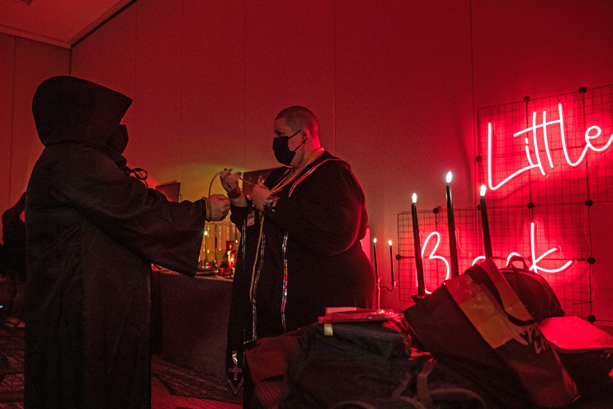 SatanCon: Σάλος στη Βοστώνη με το sold-out «σατανιστικό» συνέδριο - Δείτε βίντεο και φωτογραφίες