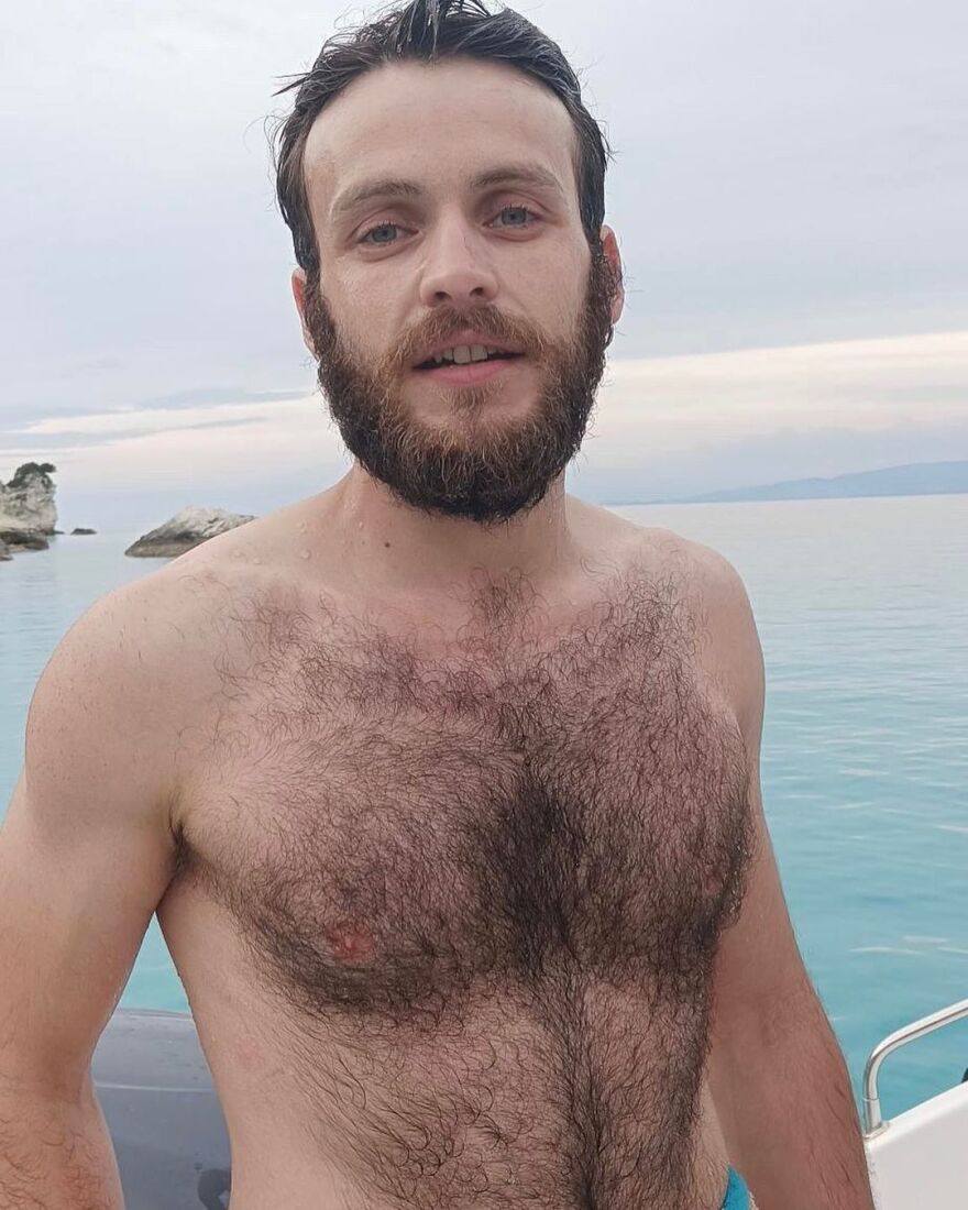 Maestro-Γιώργος Μπένος: Βούτηξε στα παγωμένα νερά των Αντίπαξων - Δείτε φωτογραφία