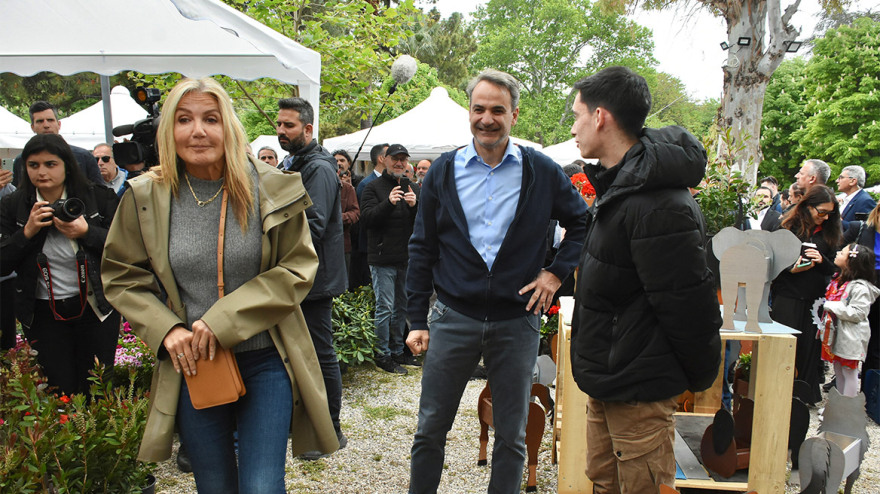 Στην ανθοκομική έκθεση της Κηφισιάς ο Κυριάκος Μητσοτάκης – Δείτε φωτογραφίες