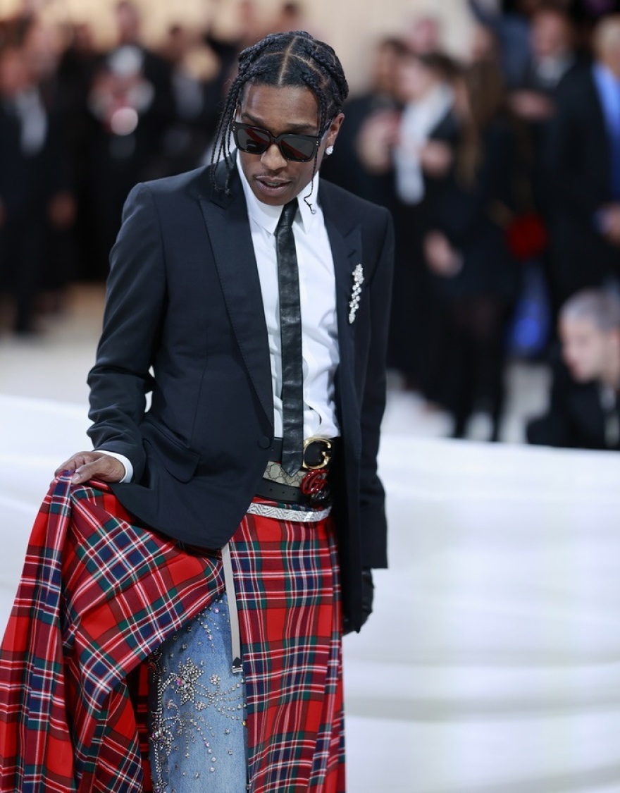 Met Gala 2023: Πέρλες, γάτες και ανατρεπτικές εμφανίσεις προς τιμή του Καρλ Λάγκερφελντ