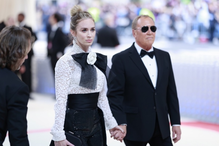 Met Gala 2023: Πέρλες, γάτες και ανατρεπτικές εμφανίσεις προς τιμή του Καρλ Λάγκερφελντ