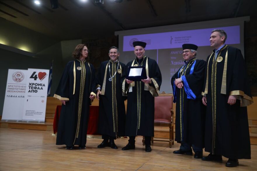 Επίτιμος Διδάκτωρ στο ΑΠΘ ο Νίκος Γκάλης: «Μια τιμή που δεν θα ξεχάσω ποτέ» - Δείτε βίντεο
