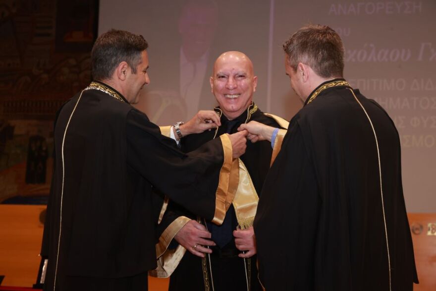 Επίτιμος Διδάκτωρ στο ΑΠΘ ο Νίκος Γκάλης: «Μια τιμή που δεν θα ξεχάσω ποτέ» - Δείτε βίντεο