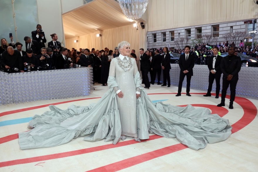 Met Gala 2023: Πέρλες, γάτες και ανατρεπτικές εμφανίσεις προς τιμή του Καρλ Λάγκερφελντ