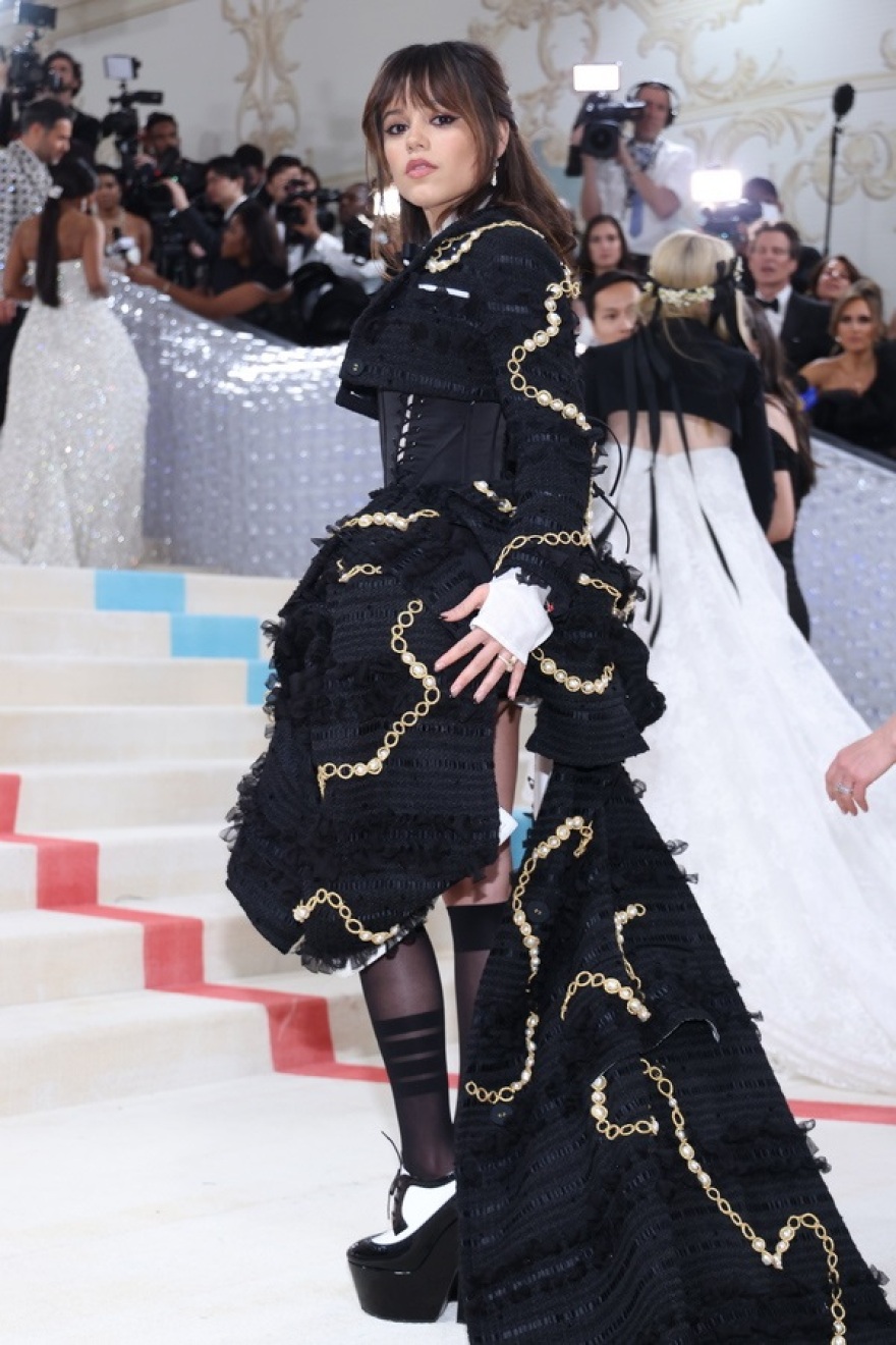 Met Gala 2023: Πέρλες, γάτες και ανατρεπτικές εμφανίσεις προς τιμή του Καρλ Λάγκερφελντ