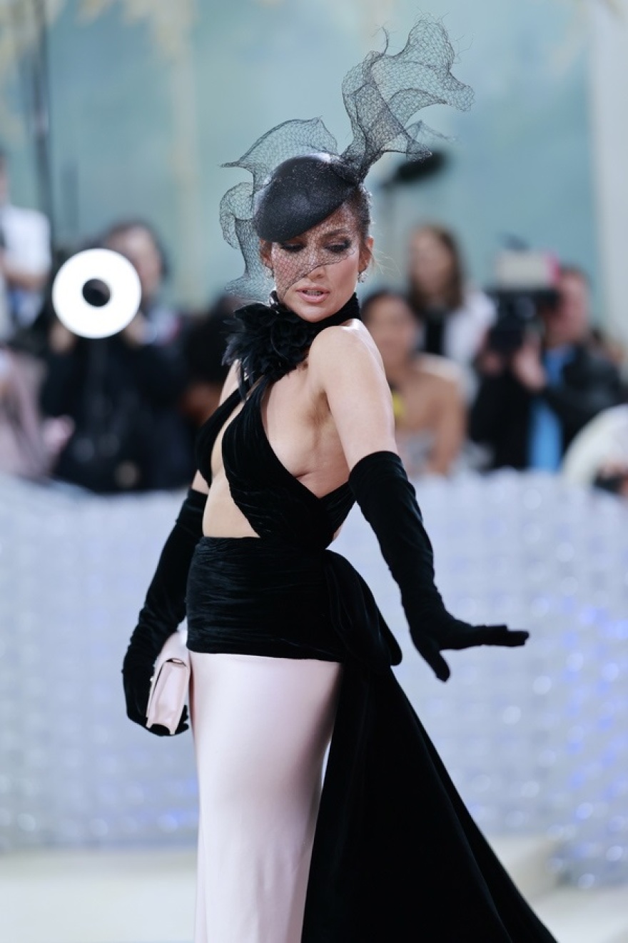 Met Gala 2023: Πέρλες, γάτες και ανατρεπτικές εμφανίσεις προς τιμή του Καρλ Λάγκερφελντ