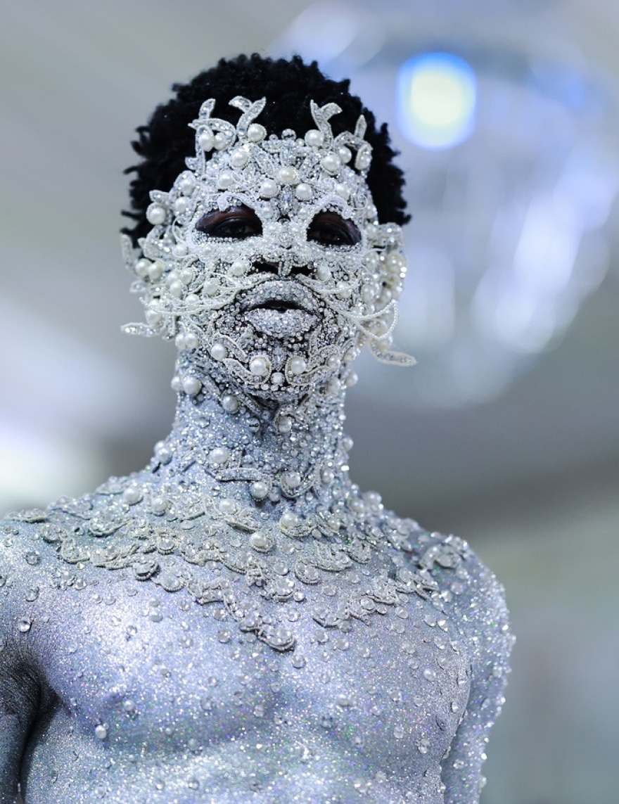 Met Gala 2023: Πέρλες, γάτες και ανατρεπτικές εμφανίσεις προς τιμή του Καρλ Λάγκερφελντ