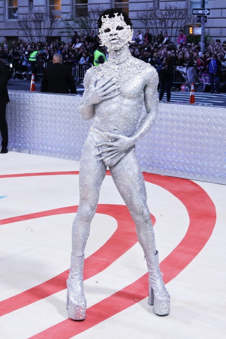 Met Gala 2023: Πέρλες, γάτες και ανατρεπτικές εμφανίσεις προς τιμή του Καρλ Λάγκερφελντ