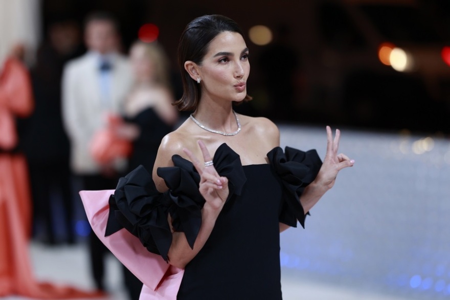 Met Gala 2023: Πέρλες, γάτες και ανατρεπτικές εμφανίσεις προς τιμή του Καρλ Λάγκερφελντ