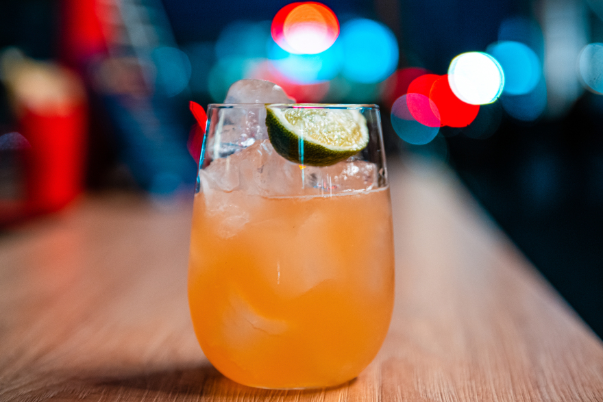 Το Travelling Bar του Mexha γίνεται η ψυχή των parties 