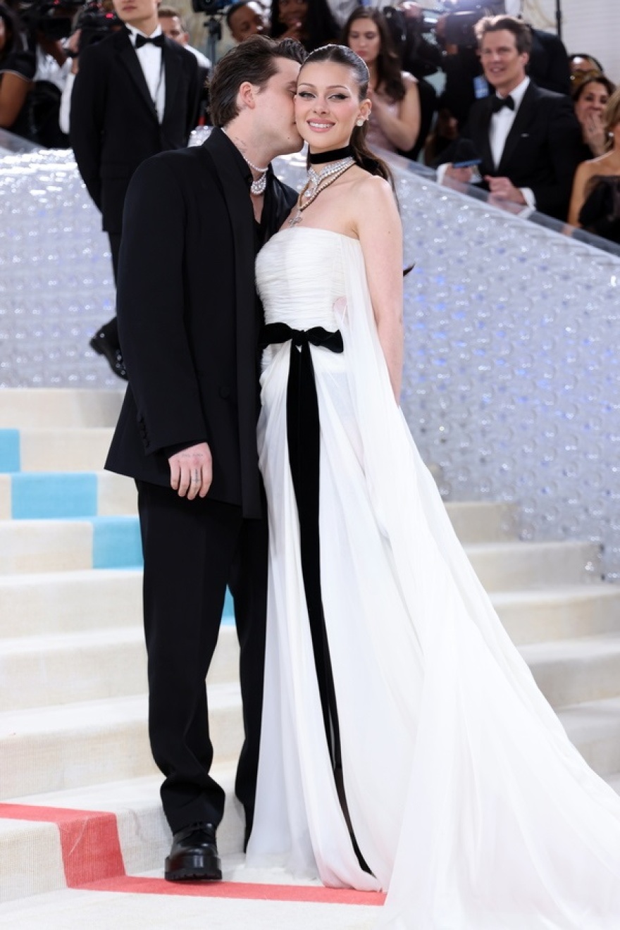 Met Gala 2023: Πέρλες, γάτες και ανατρεπτικές εμφανίσεις προς τιμή του Καρλ Λάγκερφελντ