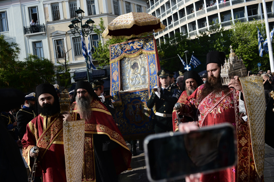 «Άξιον Εστί»: Στην Αθήνα η εικόνα από το Άγιον Όρος - Ουρές για προσκύνημα