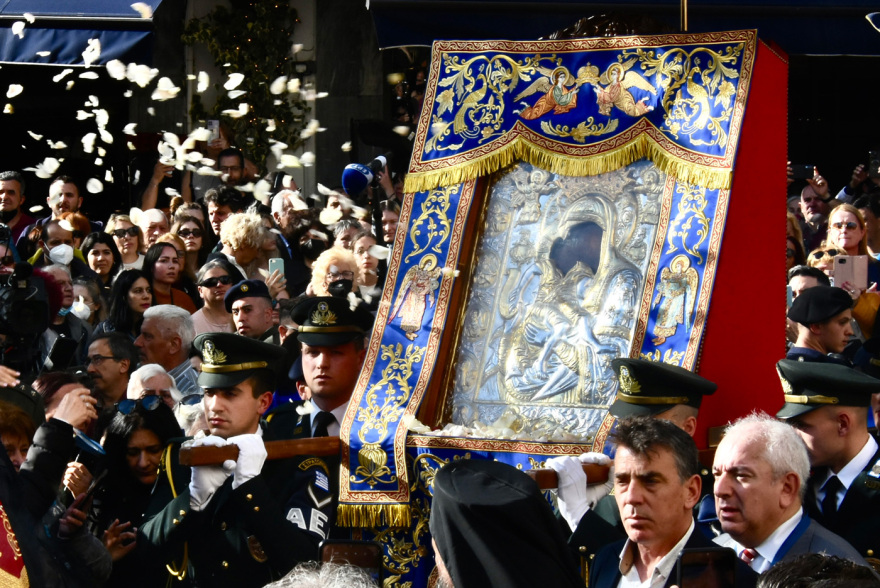 «Άξιον Εστί»: Στην Αθήνα η εικόνα από το Άγιον Όρος - Ουρές για προσκύνημα