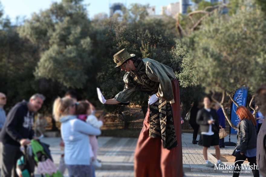 Κάνε μια ευχή: Όταν η Κρήτη συνάντησε τη Θεσσαλονίκη στο κέντρο της Αθήνας για χάρη της Δέσποινας