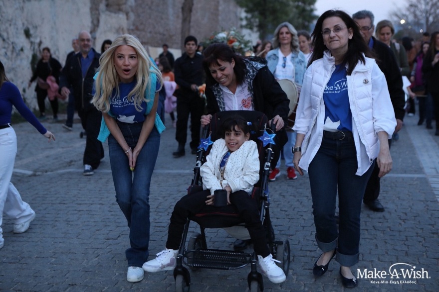 Κάνε μια ευχή: Όταν η Κρήτη συνάντησε τη Θεσσαλονίκη στο κέντρο της Αθήνας για χάρη της Δέσποινας