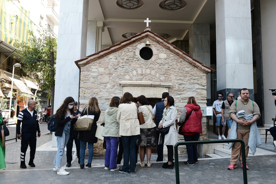 «Άξιον Εστί»: Στην Αθήνα η εικόνα από το Άγιον Όρος - Ουρές για προσκύνημα