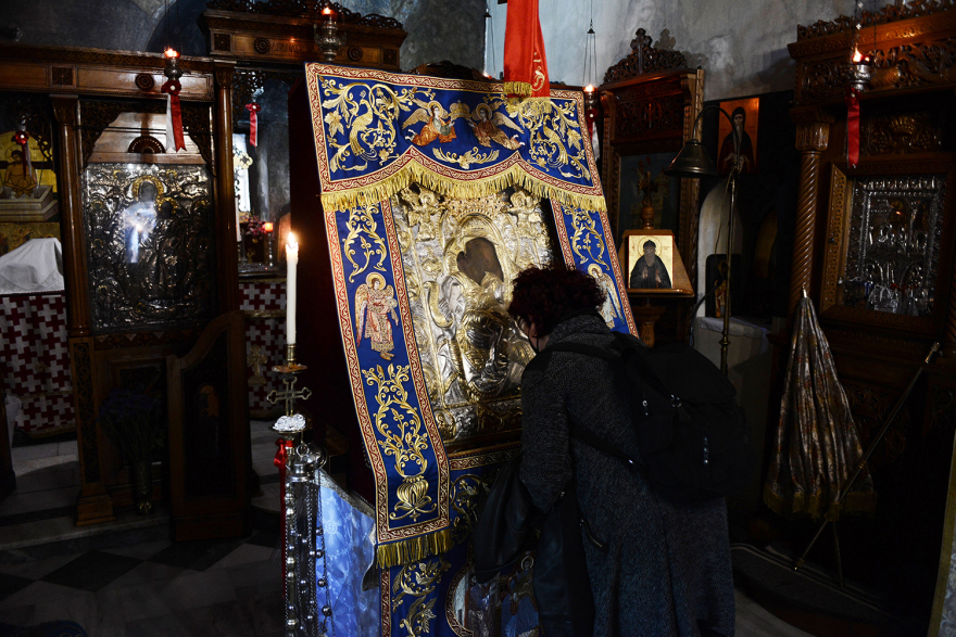 «Άξιον Εστί»: Στην Αθήνα η εικόνα από το Άγιον Όρος - Ουρές για προσκύνημα