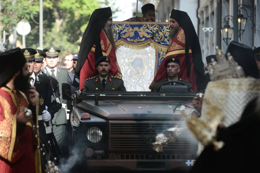 «Άξιον Εστί»: Στην Αθήνα η εικόνα από το Άγιον Όρος - Ουρές για προσκύνημα