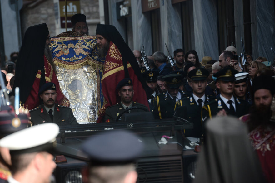«Άξιον Εστί»: Στην Αθήνα η εικόνα από το Άγιον Όρος - Ουρές για προσκύνημα
