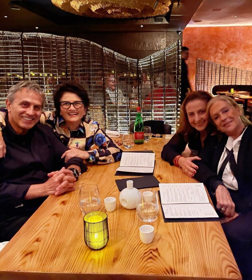 Άλκηστις Πρωτοψάλτη – Γιώργος Νταλάρας: H συνάντησή τους σε εστιατόριο της Νέας Υόρκης