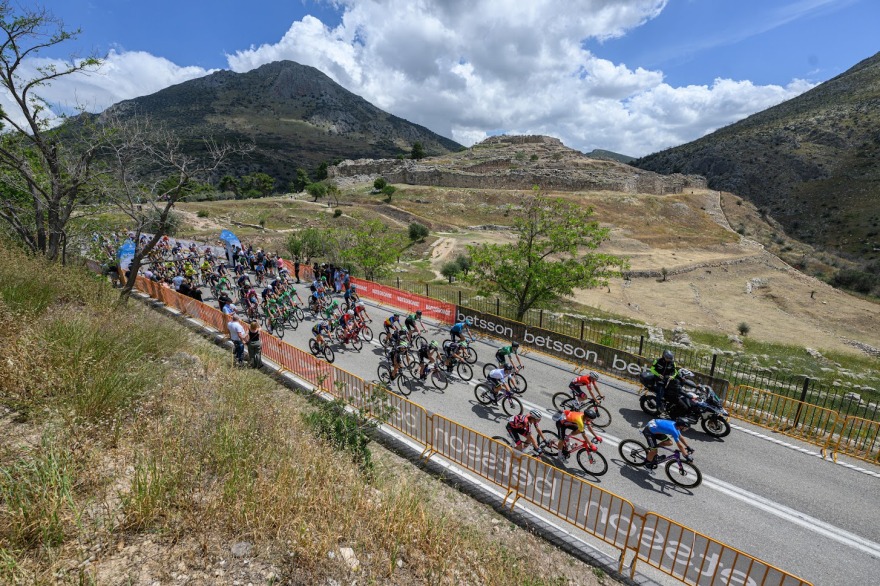 ΔΕΗ Ποδηλατικός Γύρος: Ο Τίμοθι Ντιπόν κυριάρχησε στο μαζικό σπριντ στην παραλία της Καλαμάτας