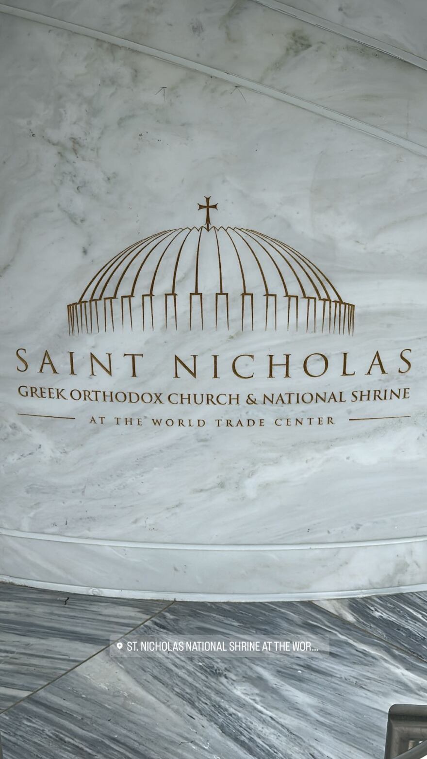 Νίκος Οικονομόπουλος: Ψέλνει το «Χριστός Ανέστη» στον ναό του Αγίου Νικολάου στο Σημείο Μηδέν